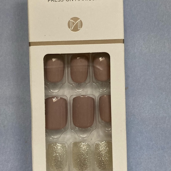 NWT imPRESS Press on Manicure - Picture 2 of 4